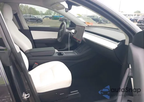 2022 Tesla Model Y Performance Dual Motor All-Wheel Drive z USA, uszkodzony, nr VIN 7SAYGDEF9NF377005